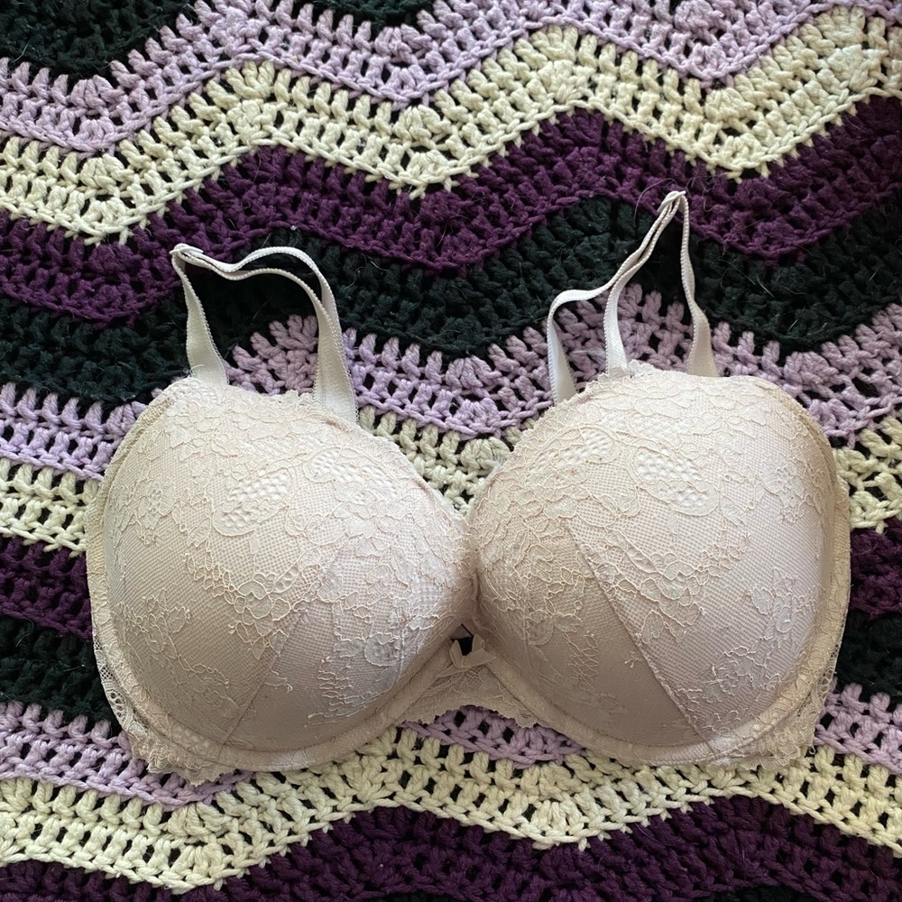 White VS Bra